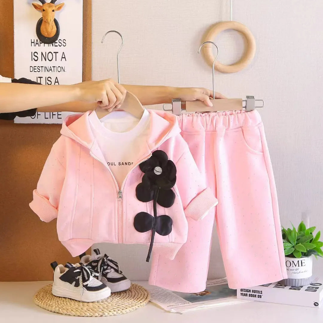 Conjunto de 3 Piezas con Capucha y Detalle Floral en Relieve (1-5 Años)