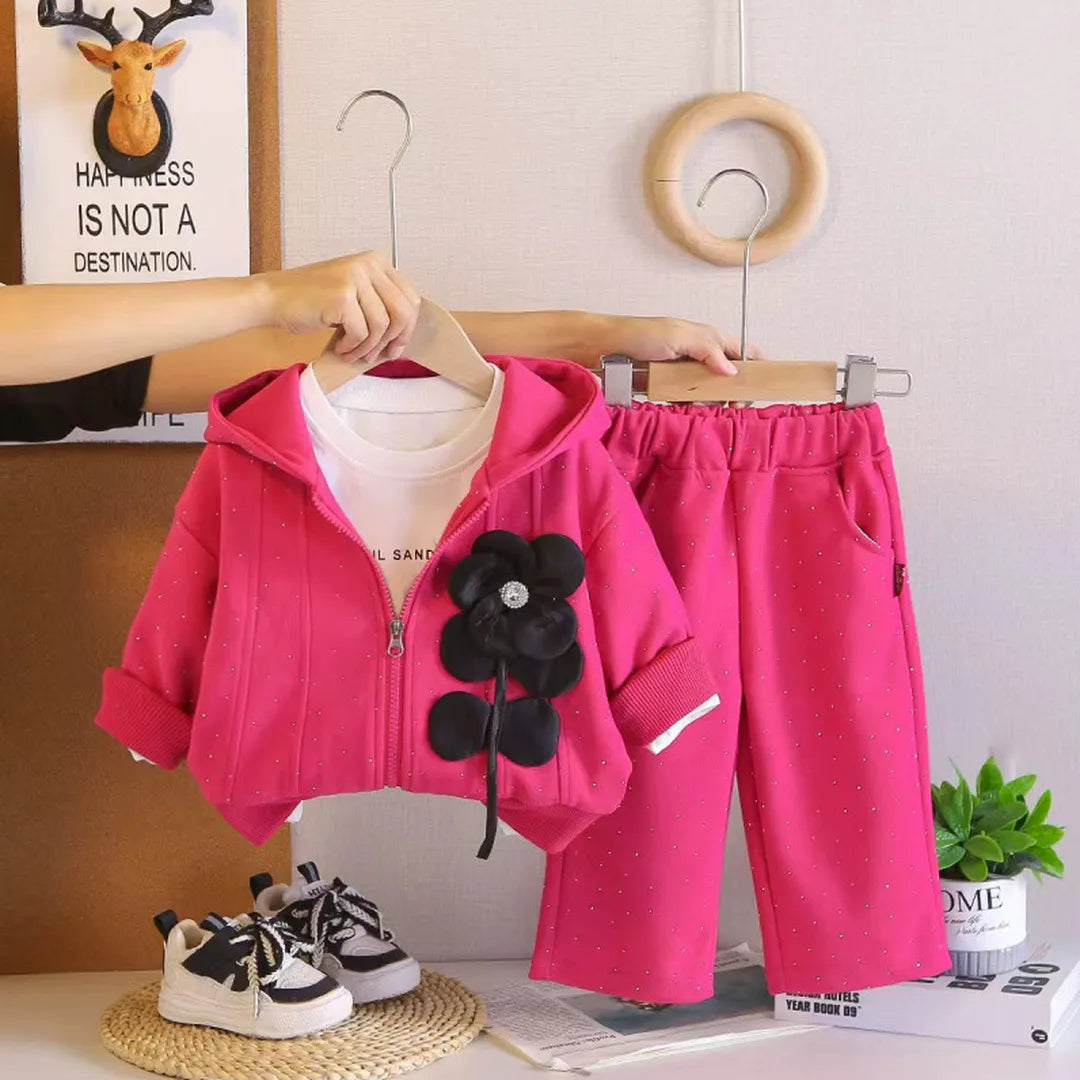 Conjunto de 3 Piezas con Capucha y Detalle Floral en Relieve (1-5 Años)